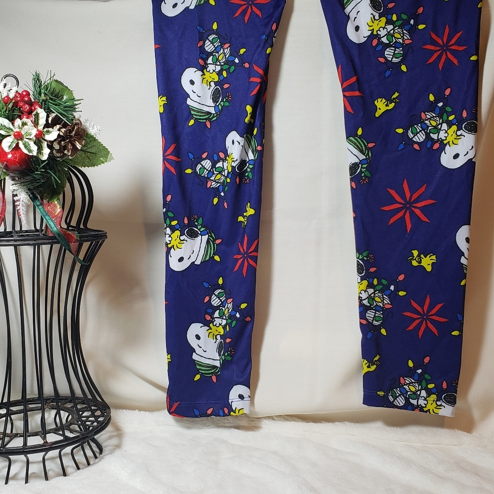 Peanuts brand purple Snoopy holiday leggings.